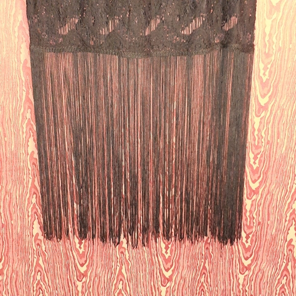 YOU ARE NOT ALONG BLACK KNIT FRINGES MESH - Picture 4 of 7